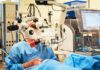 Oftalmólogos del Hospital Regional realizan cirugías para disminuir lista de espera no GES