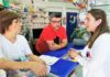 Seremi de Salud difunde en farmacias de barrio beneficios de la Ley Cenabast