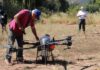 Pequeño agricultor se atreve a innovar y adquiere dron para aplicar agroquímicos