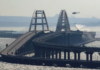 Considerada la joya de Putin: Una fuerte explosión destruyó parte del puente que une a Crimea con Rusia