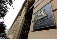 Contraloría detecta a 485 funcionarios suspendidos en sumarios y con sueldo: 30 llevan más de 3 años