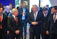 Presidente Poeta: Kast dice que su promesa de expulsar 300 mil migrantes el primer día era sólo una «metáfora»