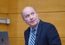 ¿Quién le dijo eso?: Ministro Quiroz «como que no sabe dónde está parado», poniendo en duda posible alza de $35 en combustibles