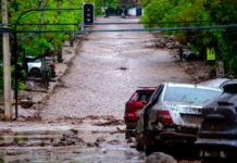 Primer balance del aluvión que afectó a Las Condes: 55 viviendas inhabitables y 15 kilómetros de avenidas con daños