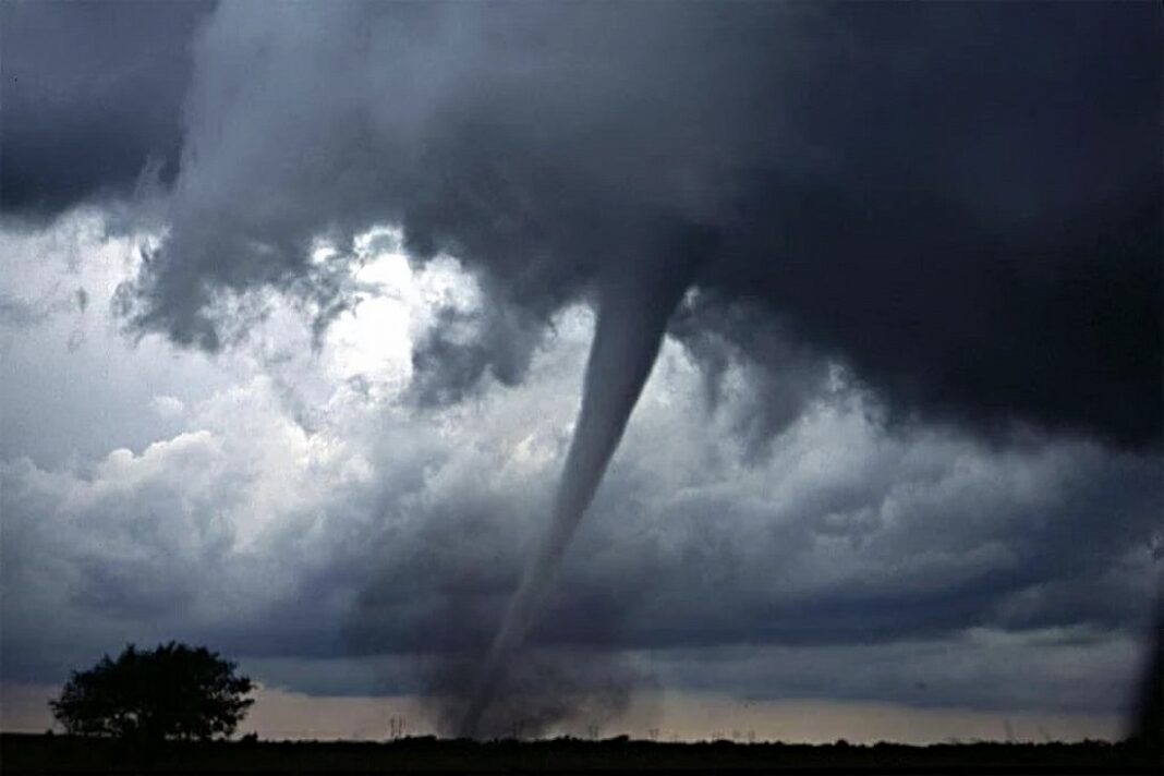 NUBE-TORNADICA