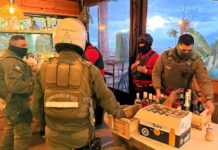 Operativo nocturno impulsado por Municipio terminó con un detenido por orden vigente y decomiso de alcohol comercializado sin patente